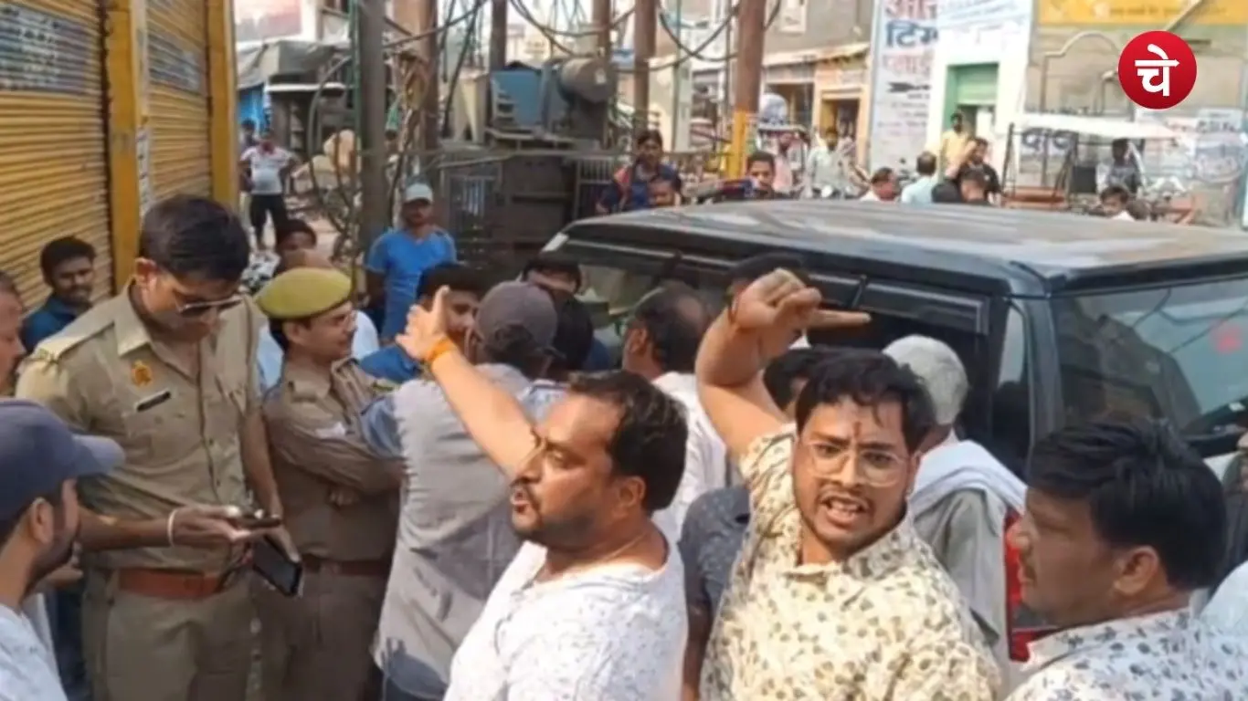 Traders protest against GST raids in Hathras
